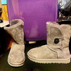 New Women’s Bailey Button II UGG Boots